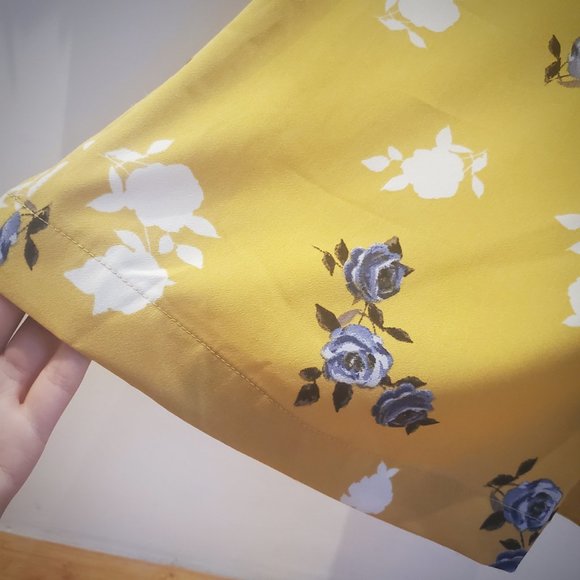 Matching Yellow Set Pants and Blouse - Picture 6 of 12